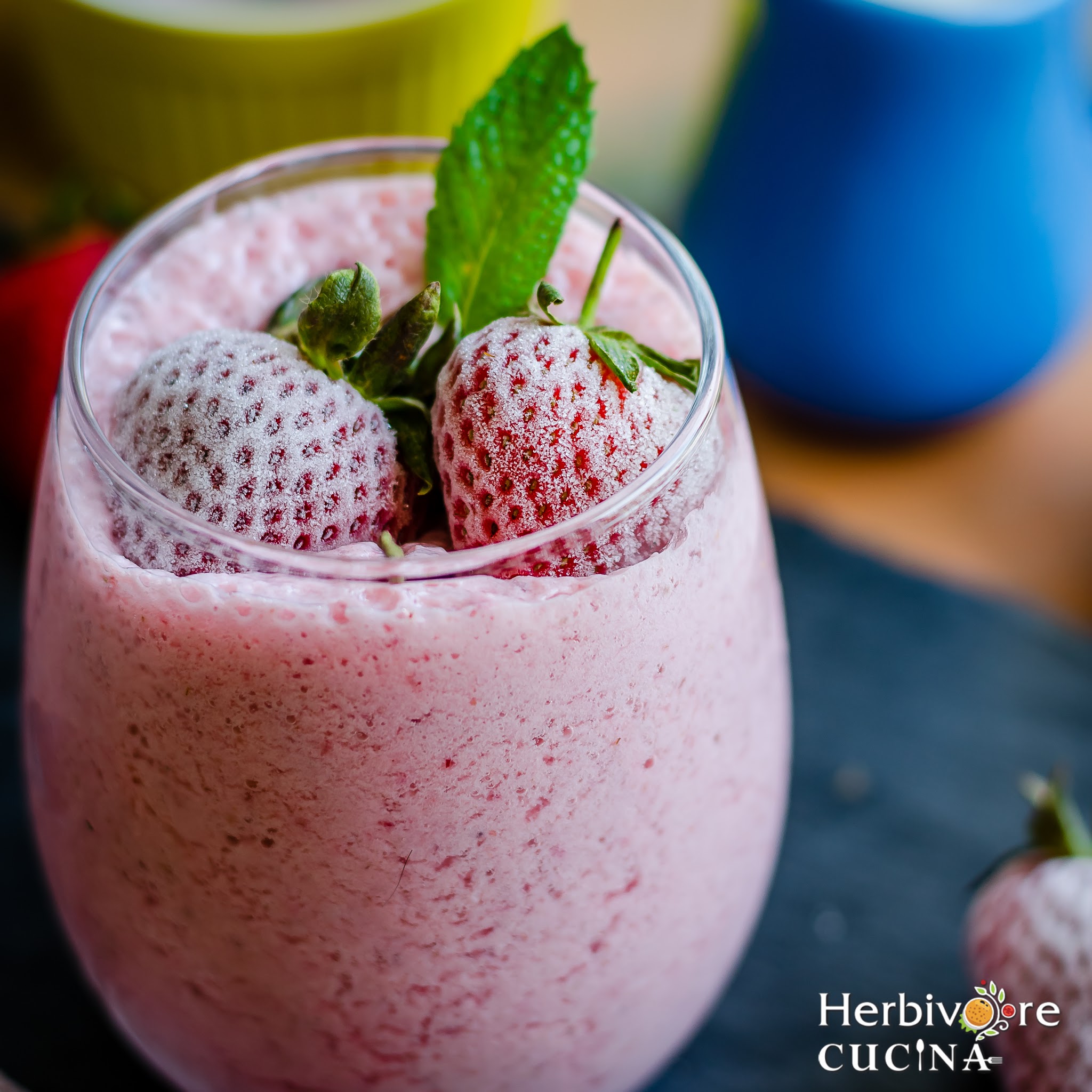 Delicious fruit milkshake HD wallpaper