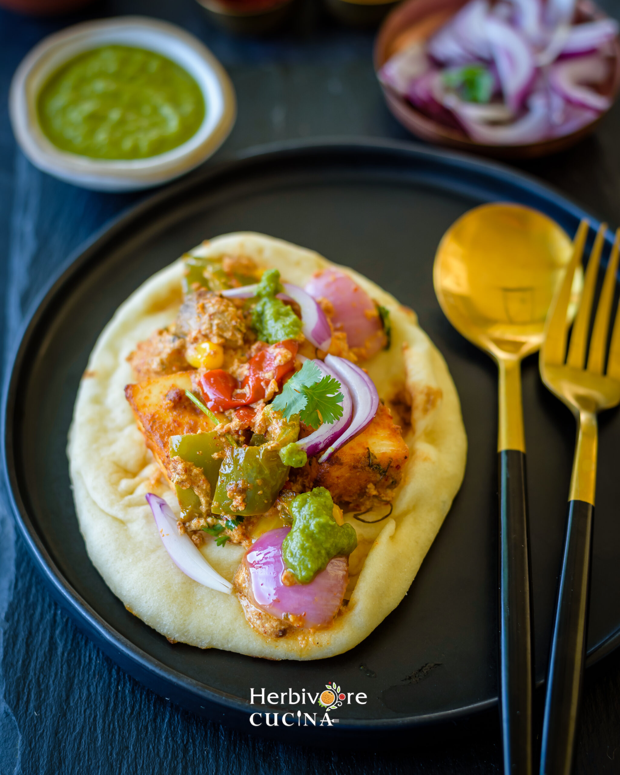 How to serve malai paneer on naan with toppings like chutney, onions and the marinade. 