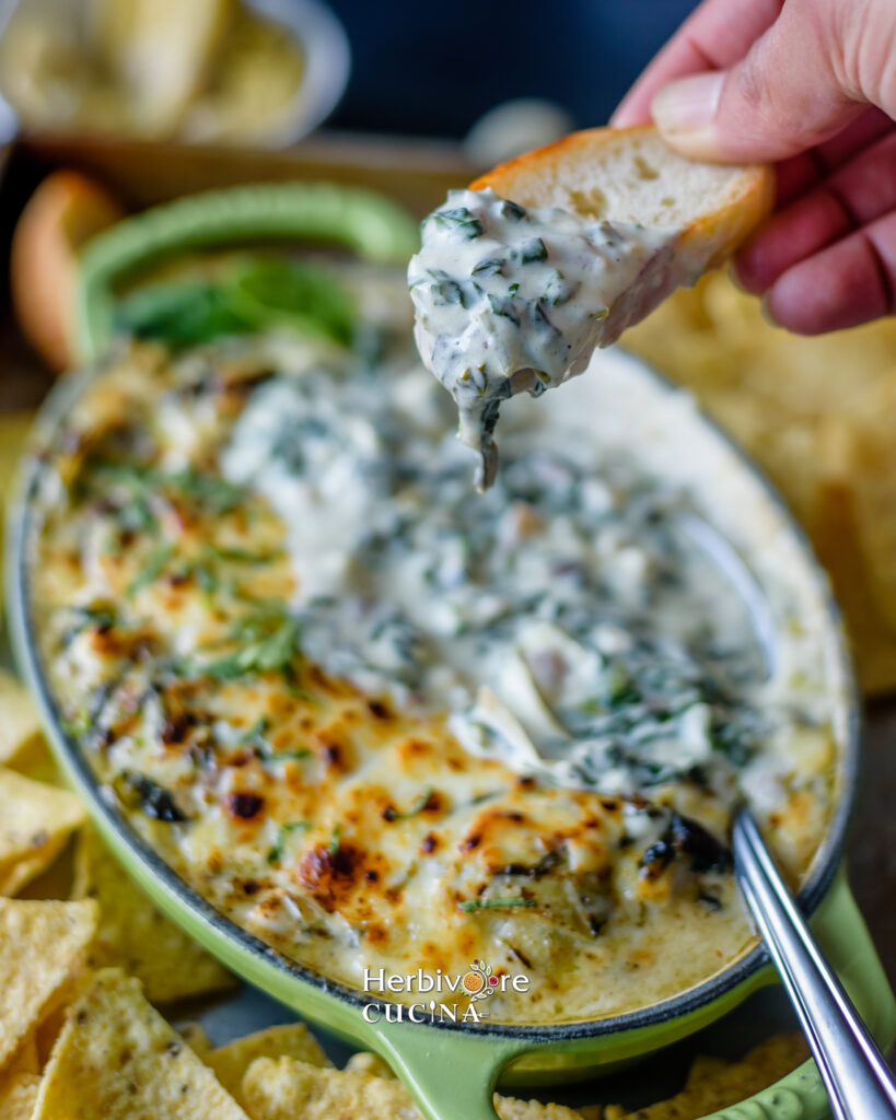 Bread with creamy spinach dip